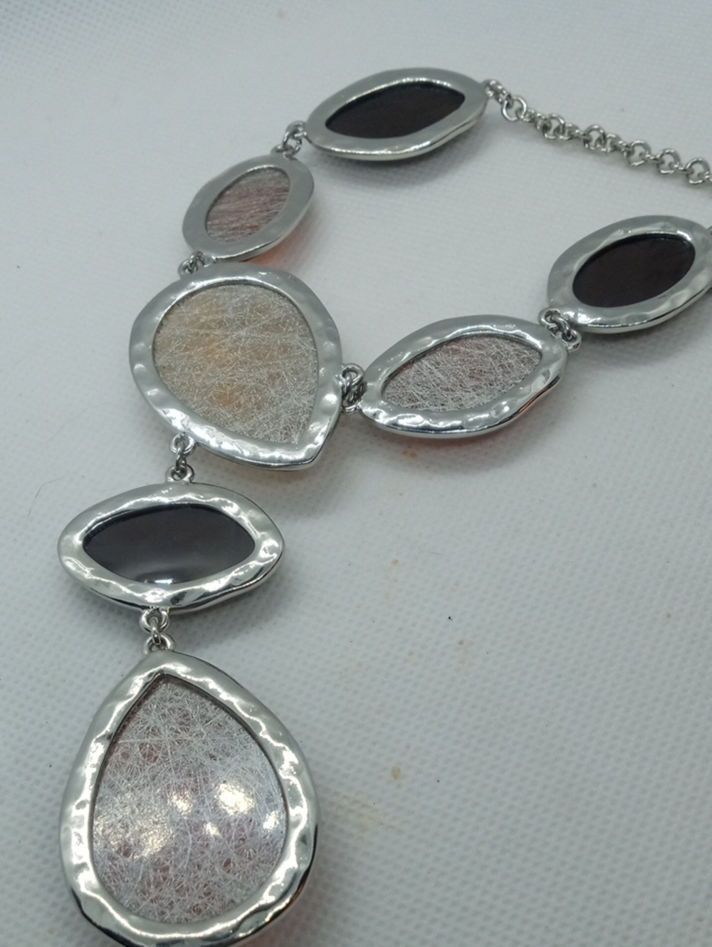 CHICO'S ACRYLIC DROP NECKLACE - Picture 13 of 15